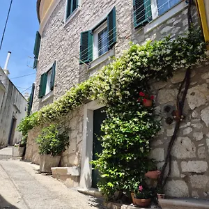 Amra Apartment