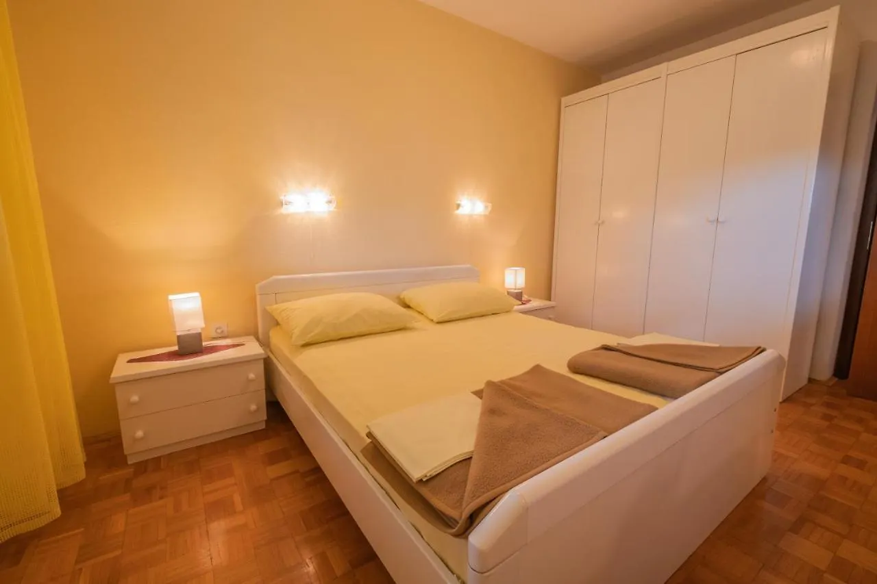 Cozy Apartment Near The Sea Novi Vinodolski