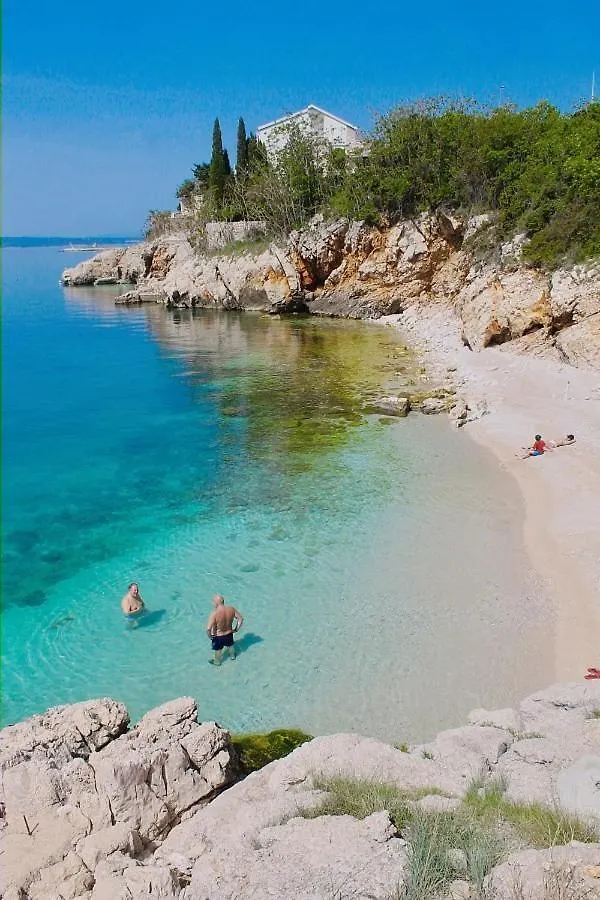 Cozy Apartment Near The Sea Novi Vinodolski Kroatien